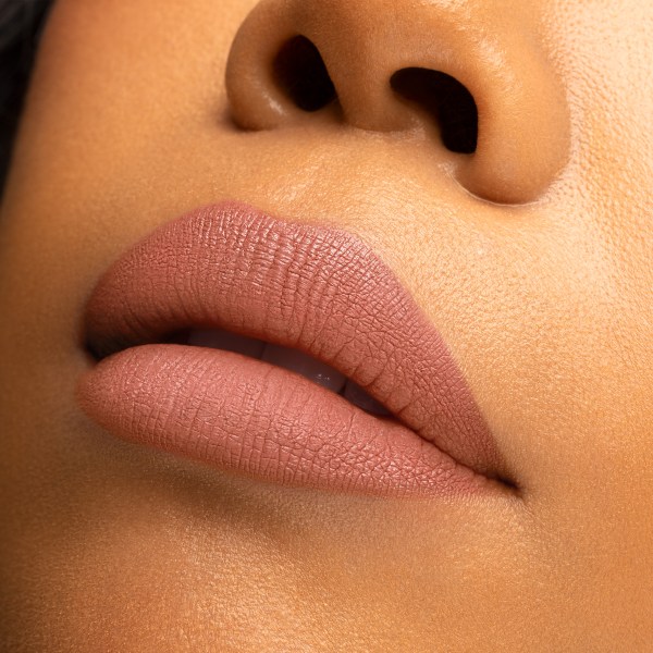 Mineral Wear Diamond Last Model, closeup of lips in shade Topaz Taupe